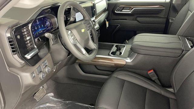 Photo of 2025 Summit White Chevrolet Silverado 2500