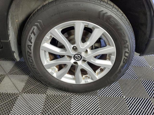 Photo of 2017 Palatial Ruby Nissan Rogue