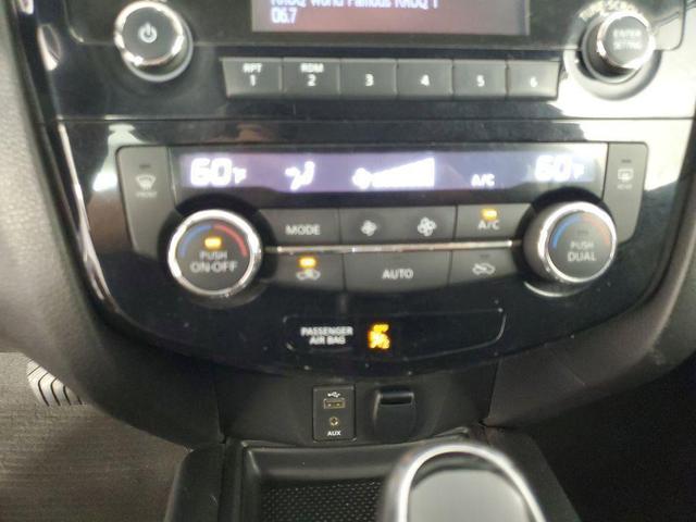 Photo of 2017 Palatial Ruby Nissan Rogue