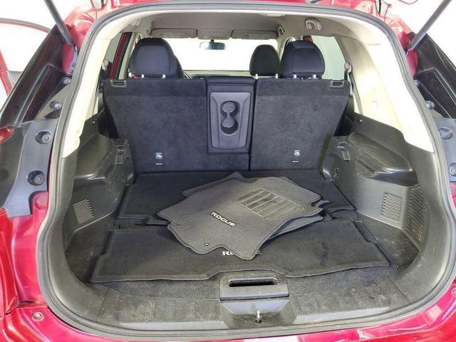 Photo of 2017 Palatial Ruby Nissan Rogue