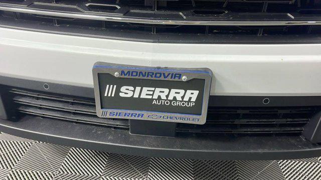 Photo of 2025 Summit White Chevrolet Traverse