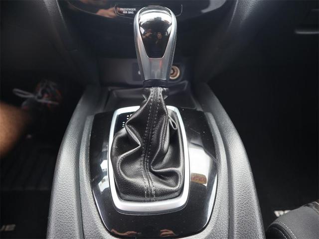 Photo of 2020 White Nissan Rogue