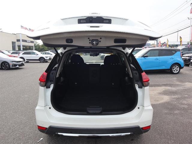 Photo of 2020 White Nissan Rogue
