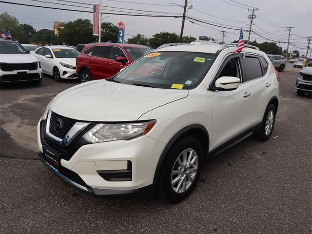 Photo of 2020 White Nissan Rogue