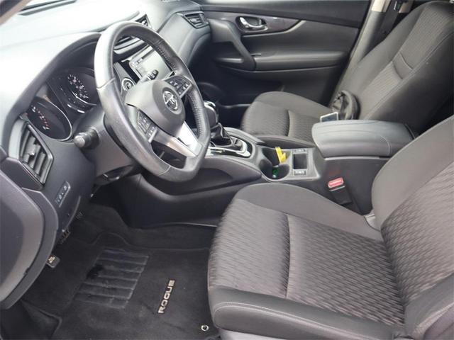 Photo of 2020 White Nissan Rogue