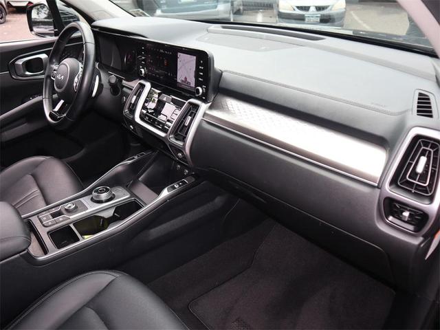 Photo of 2022 Aurora Black Kia Sorento Hybrid