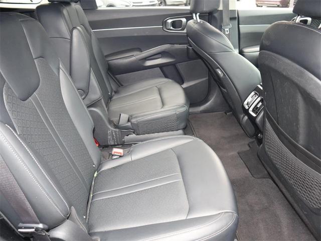Photo of 2022 Aurora Black Kia Sorento Hybrid