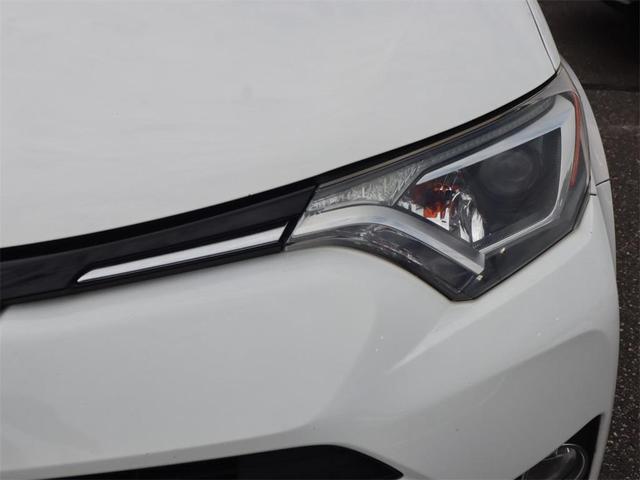 Photo of 2018 White Toyota RAV4