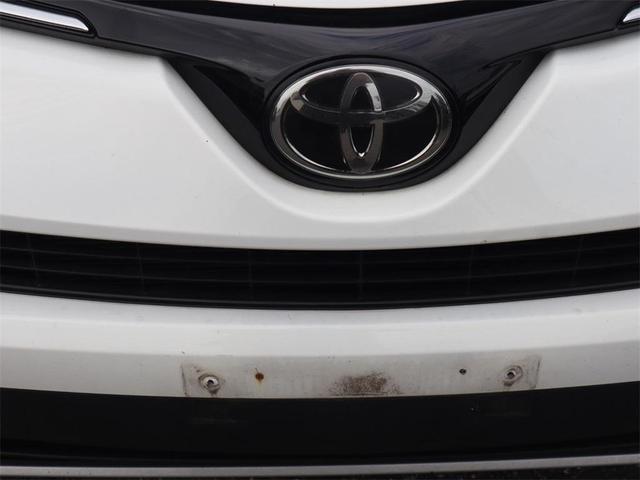Photo of 2018 White Toyota RAV4