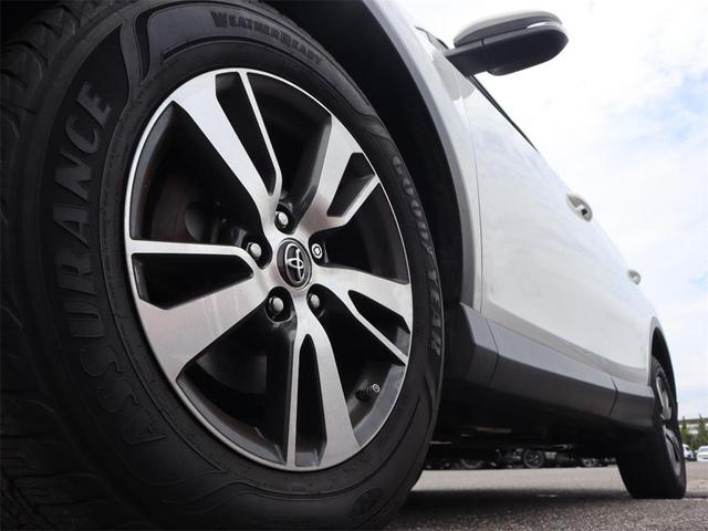 Photo of 2018 White Toyota RAV4