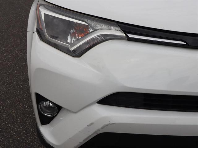 Photo of 2018 White Toyota RAV4
