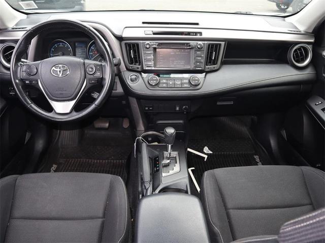 Photo of 2018 White Toyota RAV4