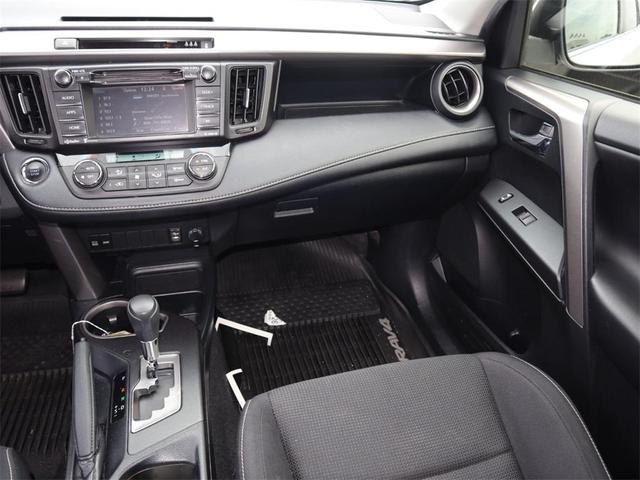 Photo of 2018 White Toyota RAV4