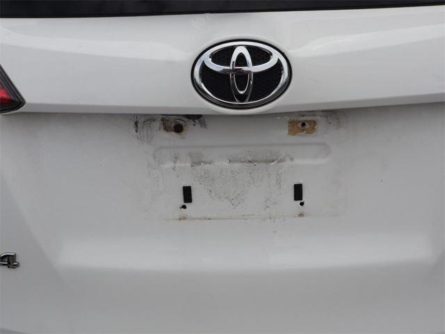 Photo of 2018 White Toyota RAV4