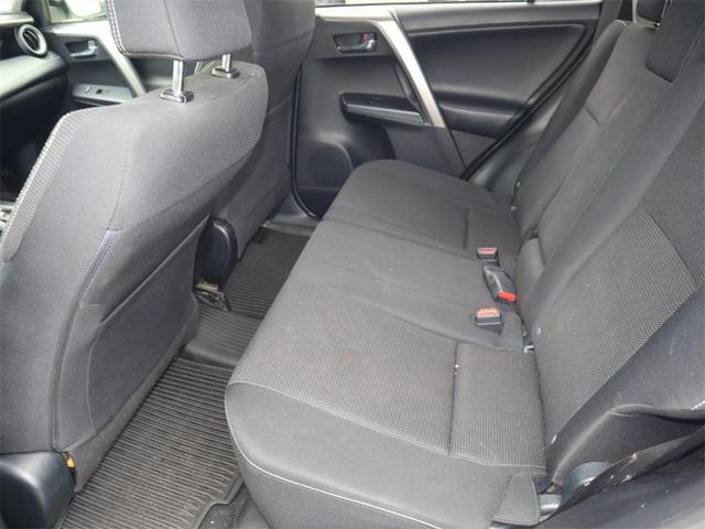 Photo of 2018 White Toyota RAV4