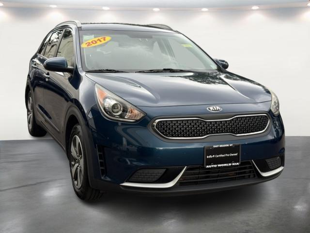 Photo of 2017 Deep Cerulean Kia Niro