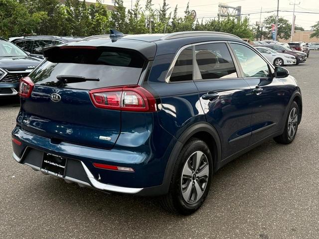 Photo of 2017 Deep Cerulean Kia Niro