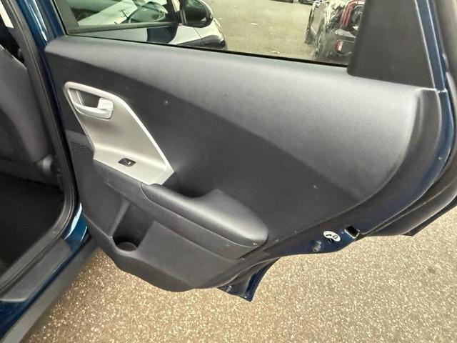 Photo of 2017 Deep Cerulean Kia Niro