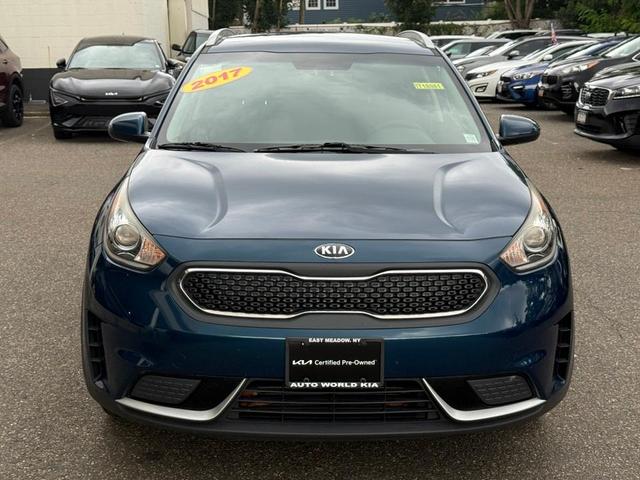 Photo of 2017 Deep Cerulean Kia Niro