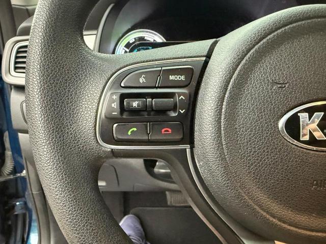 Photo of 2017 Deep Cerulean Kia Niro
