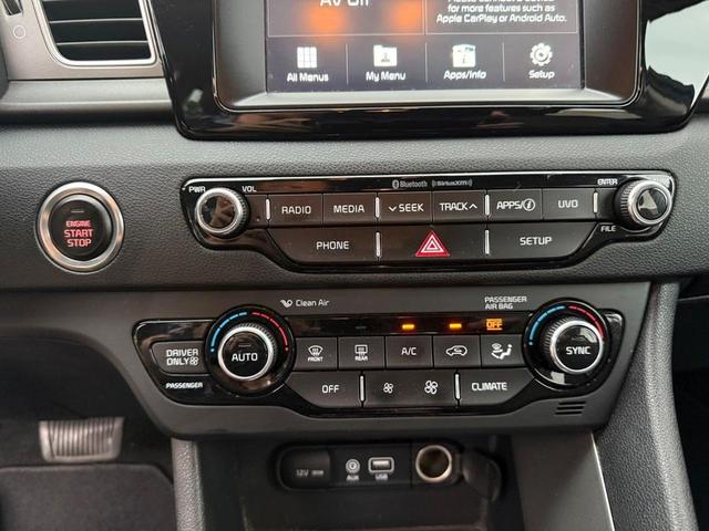 Photo of 2017 Deep Cerulean Kia Niro