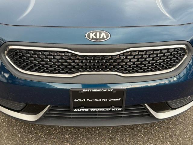 Photo of 2017 Deep Cerulean Kia Niro