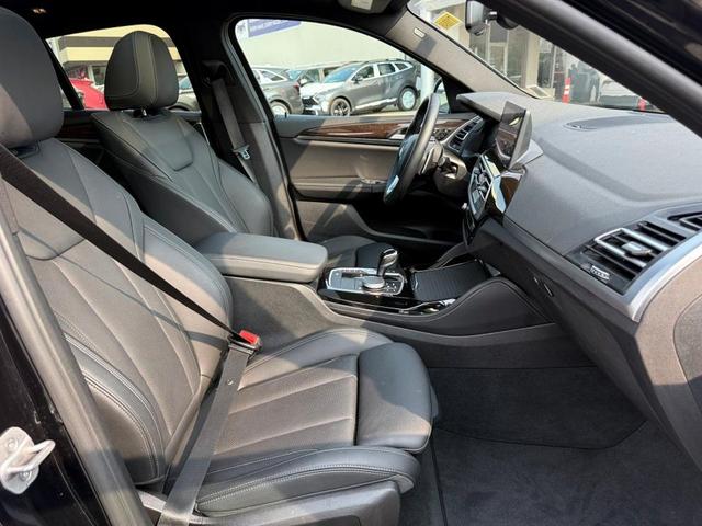 Photo of 2024 Black BMW X4
