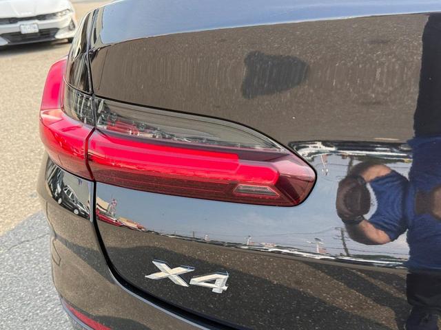 Photo of 2024 Black BMW X4