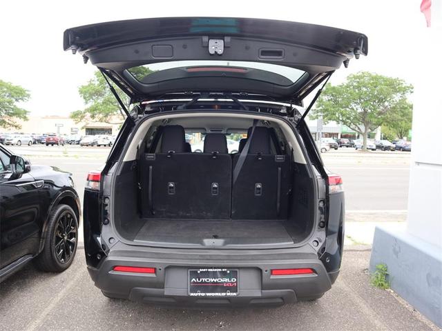 Photo of 2024 Black Nissan Pathfinder