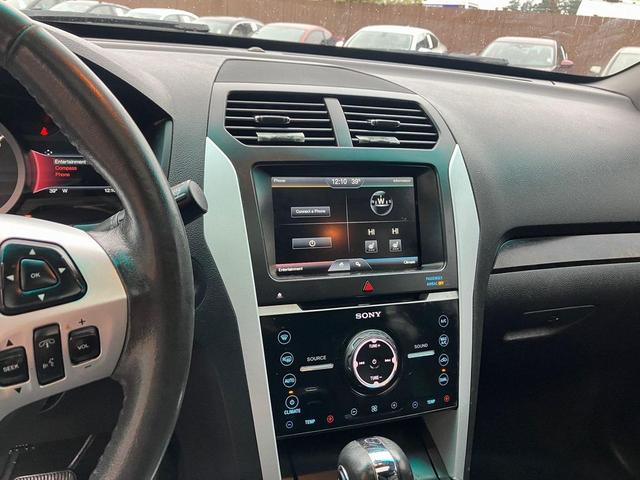 Photo of 2014 Tuxedo Black Metallic Ford Explorer