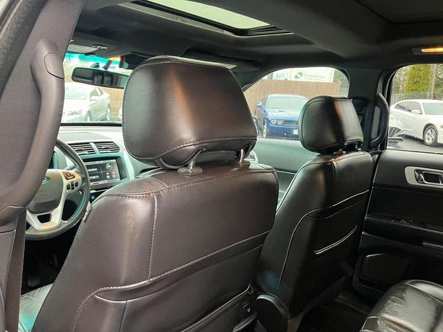 Photo of 2014 Tuxedo Black Metallic Ford Explorer