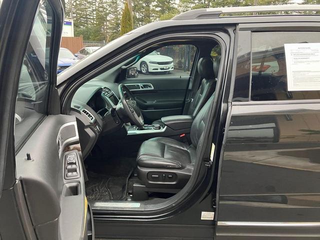 Photo of 2014 Tuxedo Black Metallic Ford Explorer