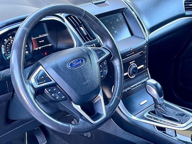 Photo of 2015 Ingot Silver Metallic Ford Edge