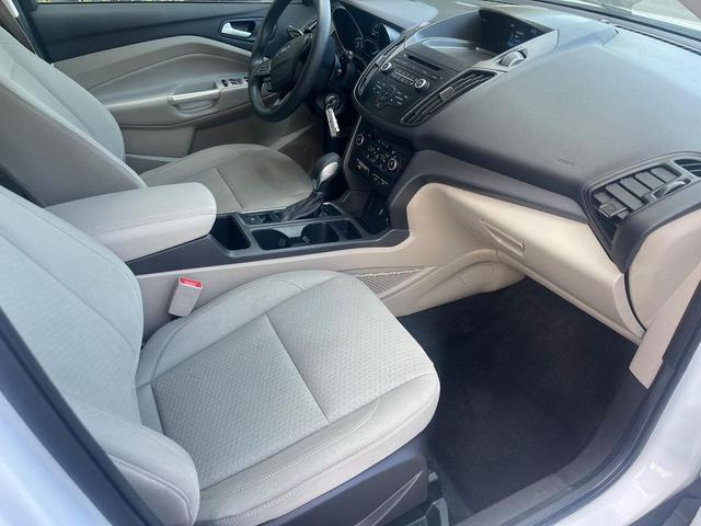 Photo of 2018 Oxford White Ford Escape