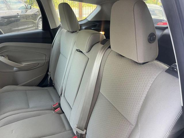 Photo of 2018 Oxford White Ford Escape