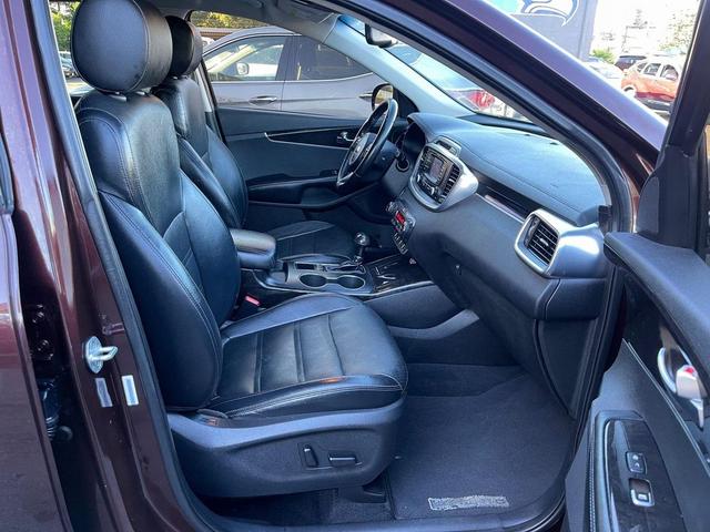 Photo of 2016 Dark Cherry Kia Sorento