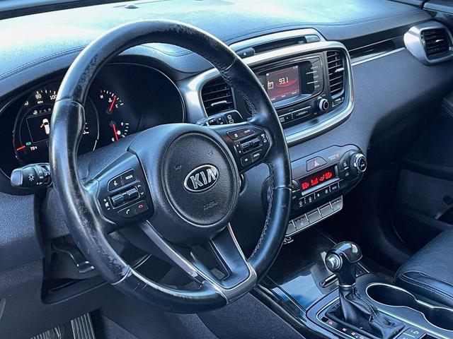 Photo of 2016 Dark Cherry Kia Sorento