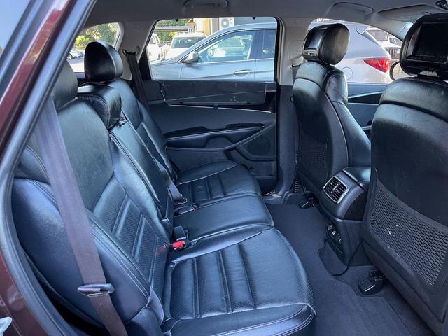 Photo of 2016 Dark Cherry Kia Sorento