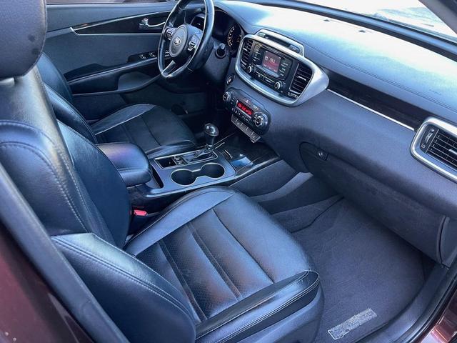 Photo of 2016 Dark Cherry Kia Sorento