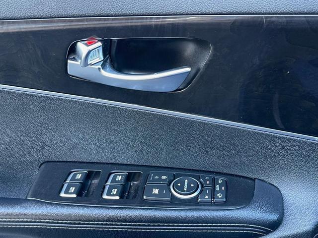 Photo of 2016 Dark Cherry Kia Sorento