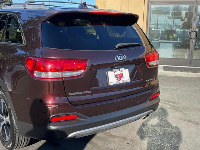 Photo of 2016 Dark Cherry Kia Sorento