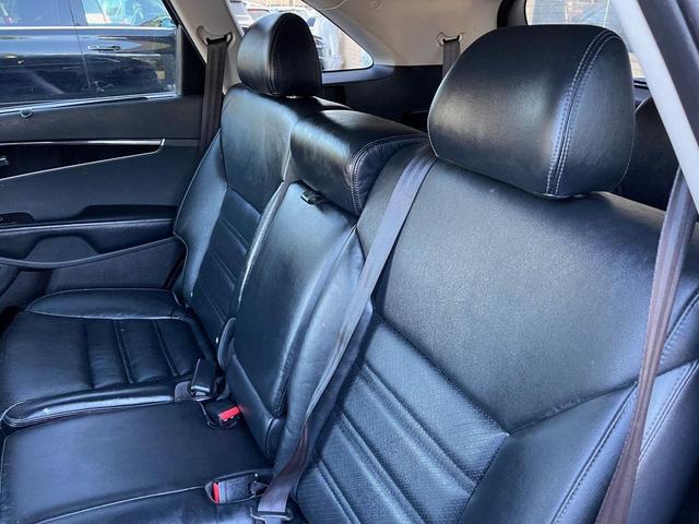 Photo of 2016 Dark Cherry Kia Sorento
