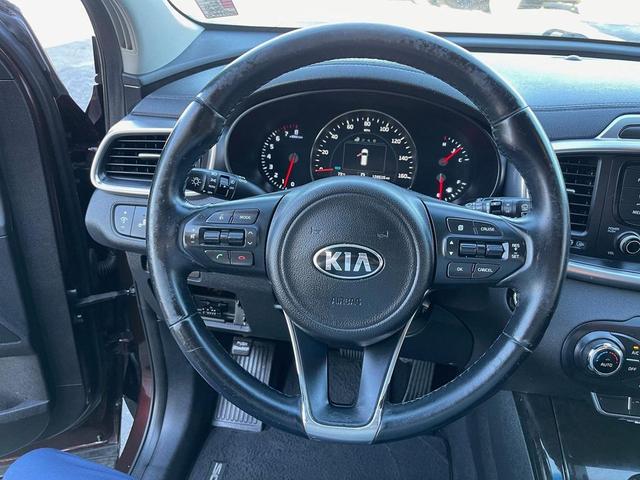 Photo of 2016 Dark Cherry Kia Sorento