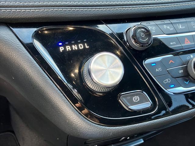 Photo of 2020 Brilliant Black Crystal Pearlcoat Chrysler Pacifica