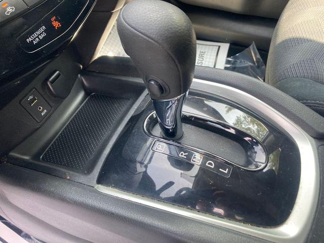 Photo of 2016 Brilliant Silver Nissan Rogue