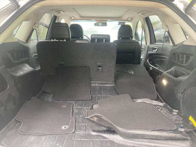 Photo of 2019 Ingot Silver Ford Edge