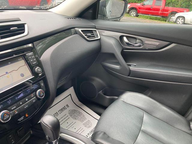 Photo of 2016 Brilliant Silver Nissan Rogue