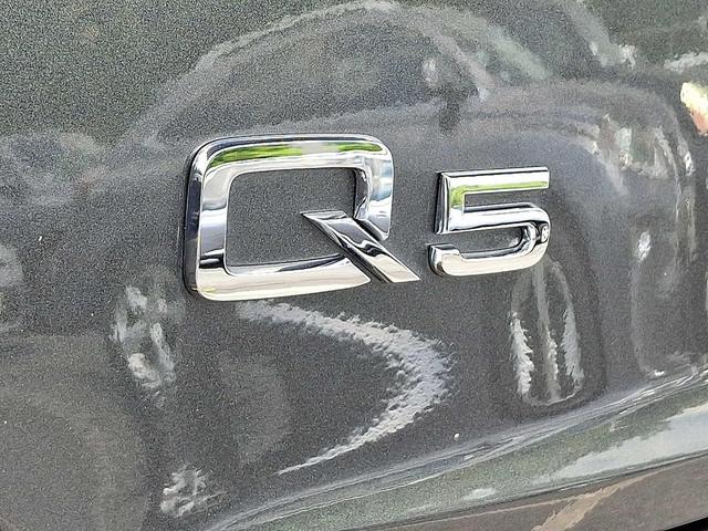Photo of 2024 Gray Audi Q5