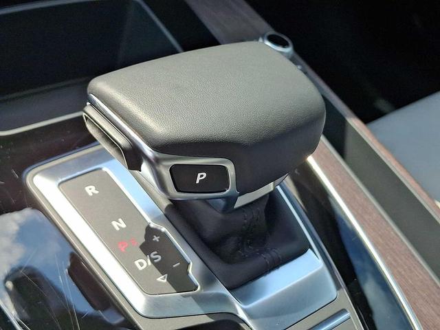Photo of 2024 Gray Audi Q5