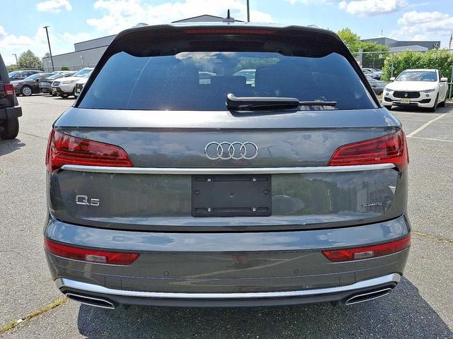 Photo of 2024 Gray Audi Q5